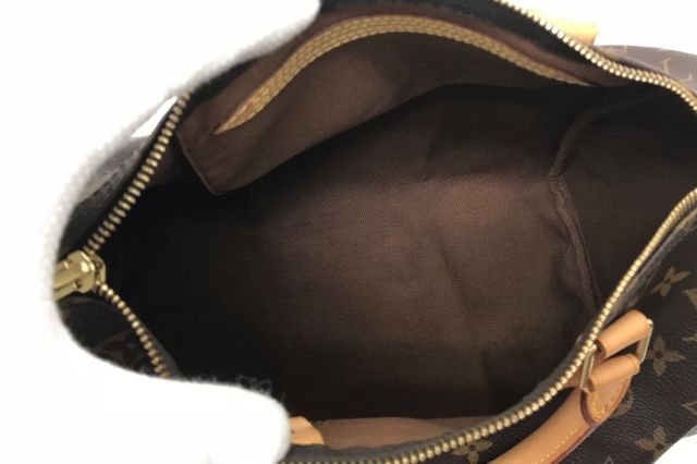ブランドバックの内側の写真