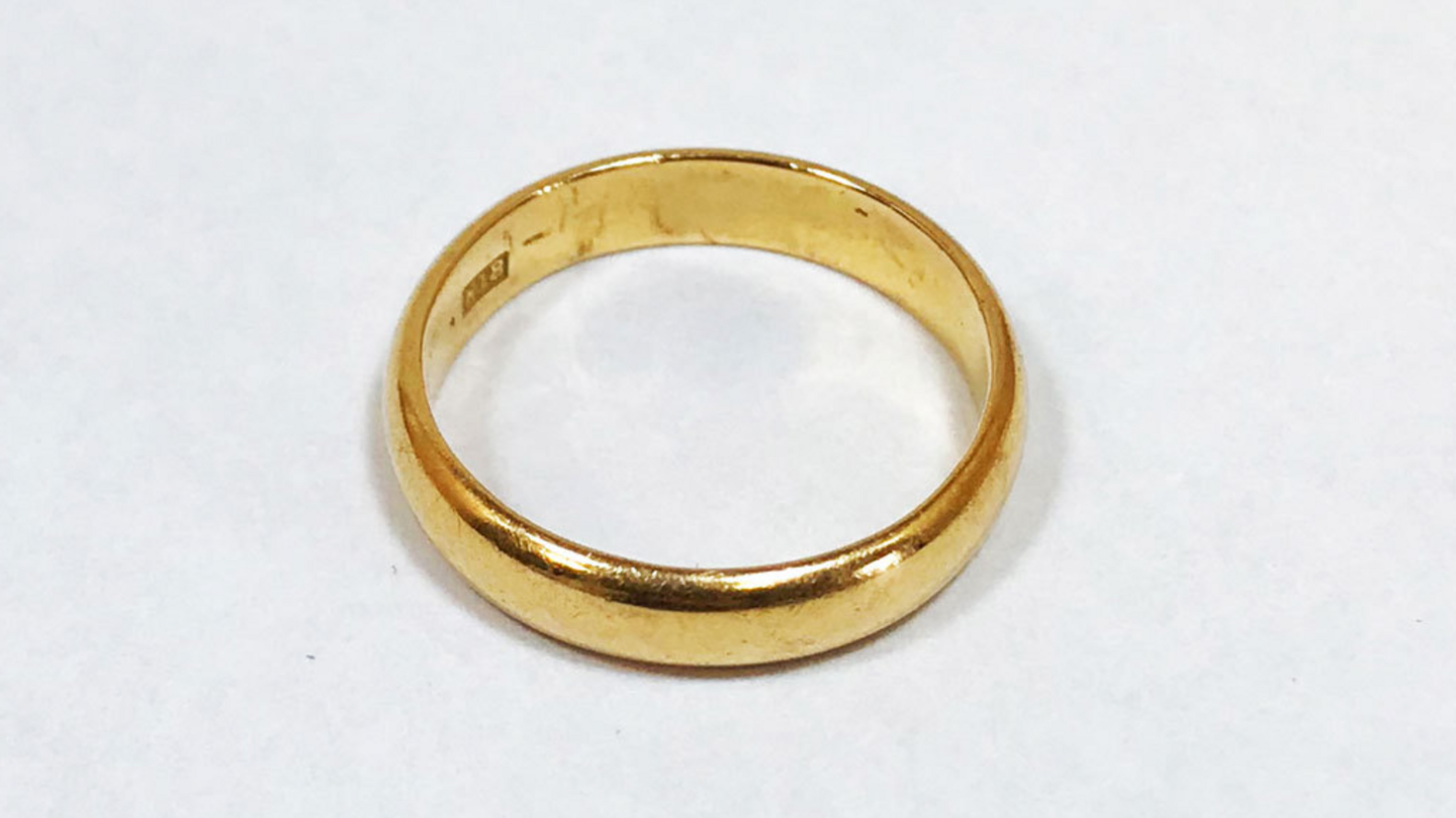 一般的に指輪リング内側に刻印あり